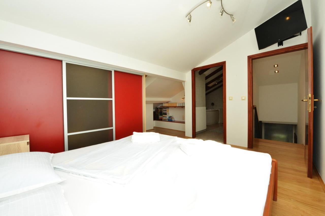 Barbora Apartment *