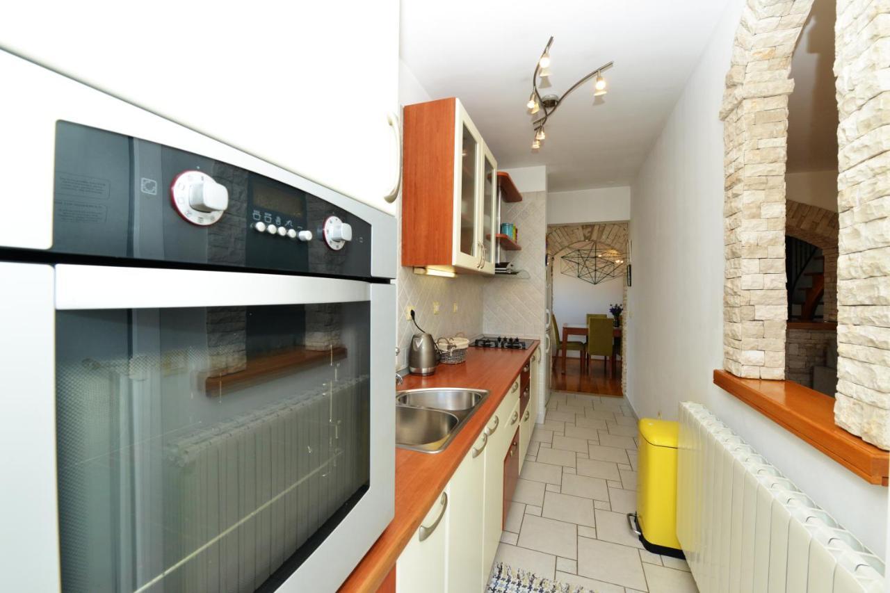 Barbora Apartment *